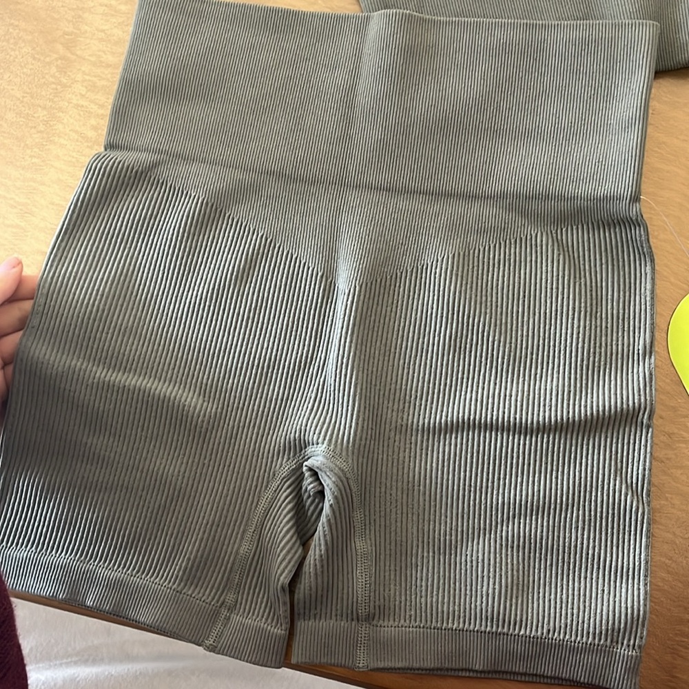 NWT Green Padded Top & Short Set - Picture 4 of 4